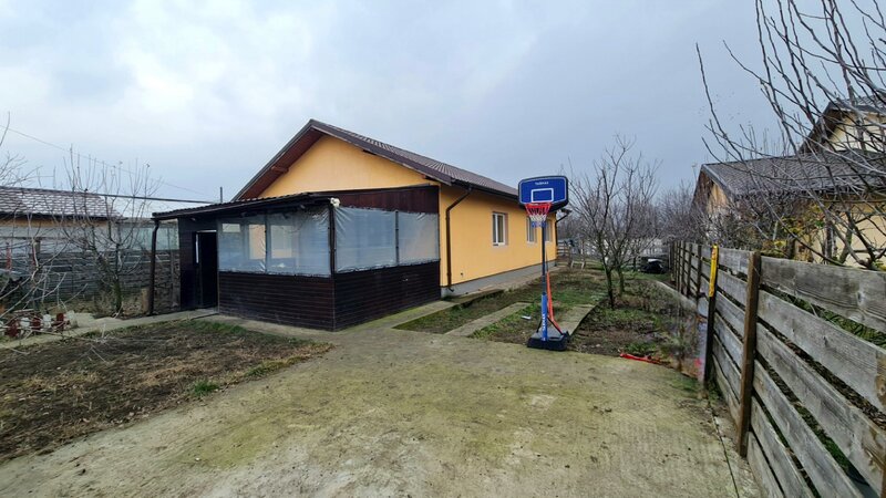 Casa individuala de familie, curte mare 500 mp, padure in apropiere.